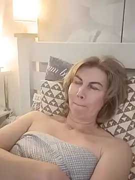 stellahere8: онлайн-секс-чат