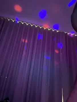 magic_man1085: διαδικτυακό σόου στην κάμερα