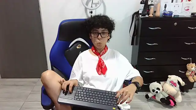 thomascooper7: онлайн-секс-чат