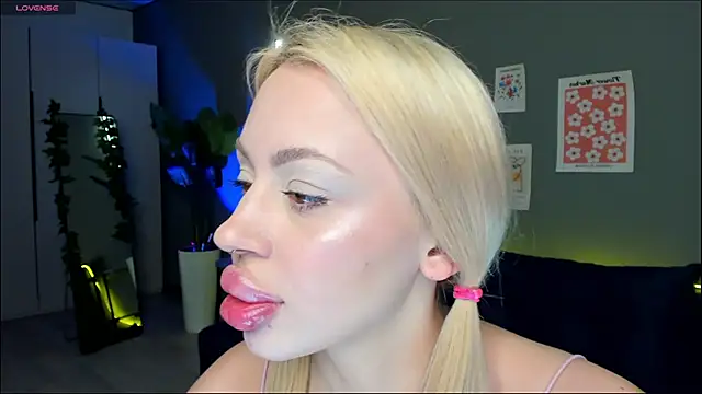 Luna_Beverly élő XXX-chatje