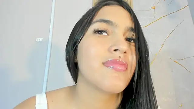 AlanaBlair_ Adlı Modelin Canlı XXX Sohbeti