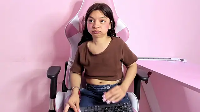 CharlotteMuller Live XXX Chat