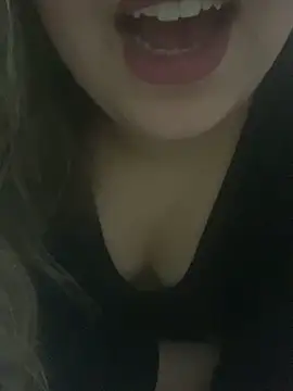 yassminsexy22 网络视讯表演