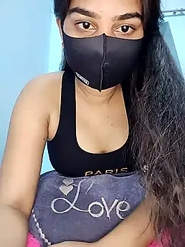 Pikachugirl054: διαδικτυακό σόου στην κάμερα