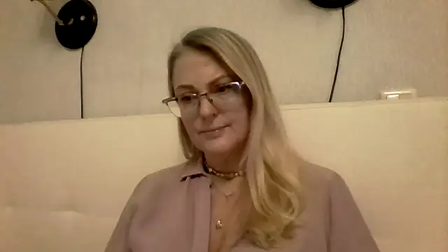 Chat +18 de Emilia99 ao vivo