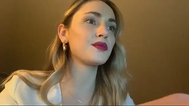 Show modela AmelieHot na web-kameri