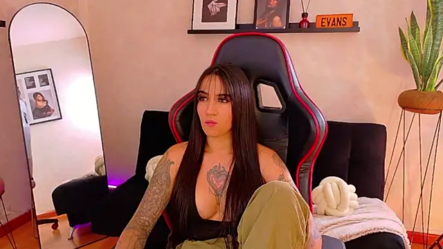 دردشة EmmyEvans1 الجنسية المباشرة