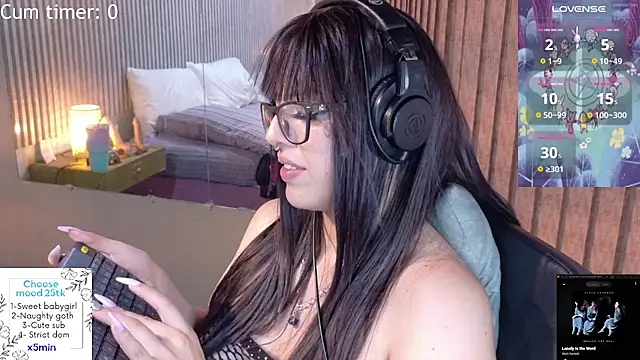 Eli666uwu élő XXX-chatje