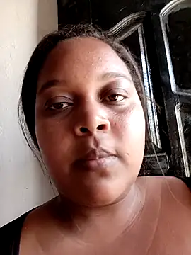 PerlaCurvasgrandesのライブXXXチャット