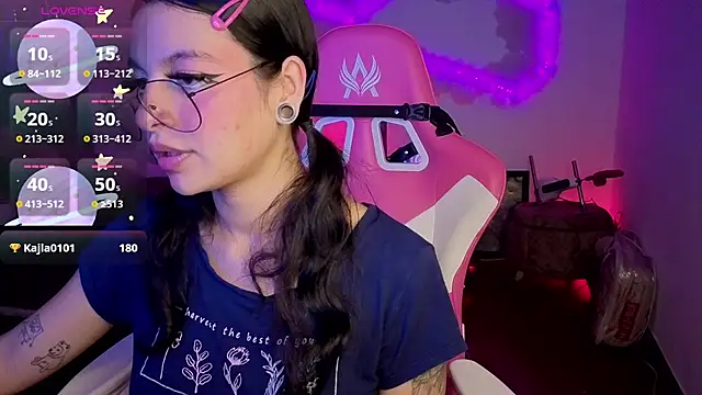 larah_uwun Live XXX chat