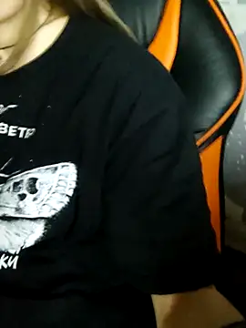 Aashikalaa Adlı Modelin Canlı XXX Sohbeti