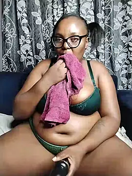 CHERRYYUMMY élő XXX-chatje