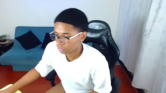 liiam3 Show in webcam