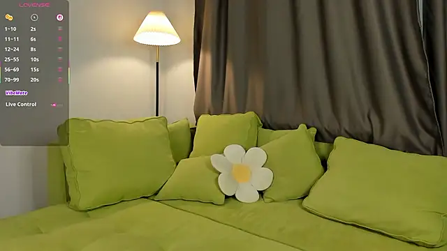 OssieCrews live XXX chat