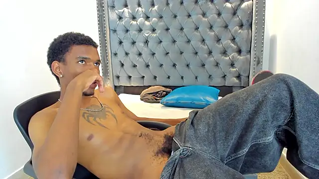 nero_reyd élő XXX-chatje