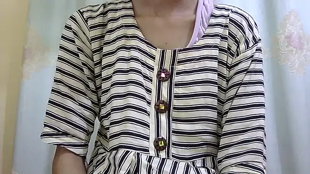 Anu_tiny Chat XXX in diretta