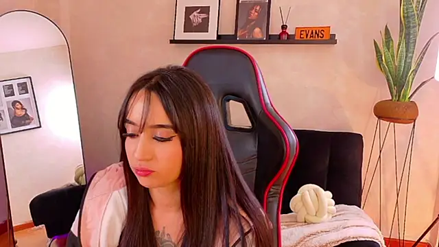 แชท XXX สดของ EmmyEvans1