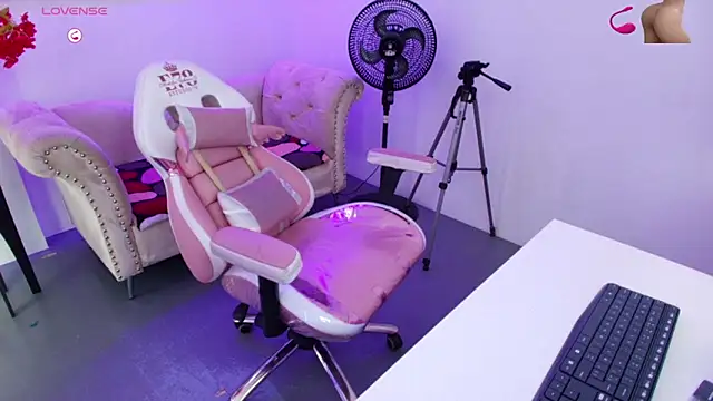 Chatroom XXX en direct de Emily_milleer