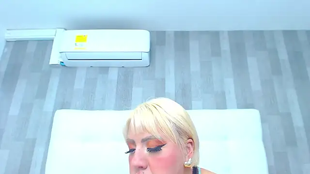 LeahMillerr webkamerás műsora