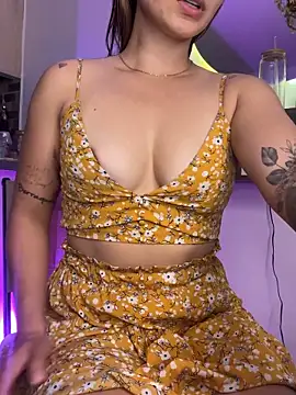 Chat +18 de SofiaG_ ao vivo