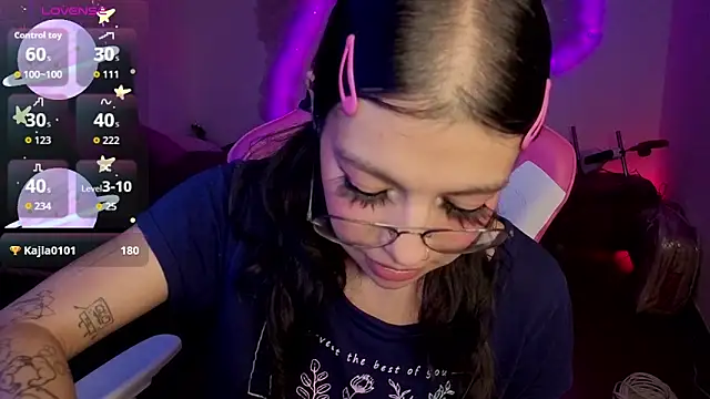 larah_uwu: απευθείας συνομιλία ΧΧΧ