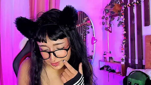 Show modela MeowMota_ na web-kameri