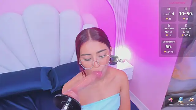 Ary__cherry élő XXX-chatje