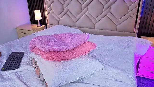 XXX chat uživo modela MiaaFarrel