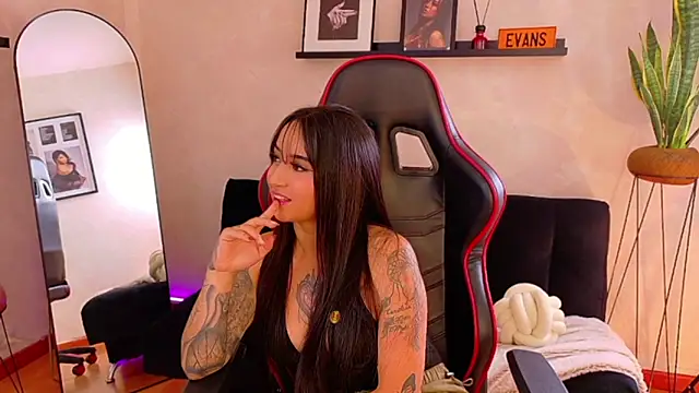 EmmyEvans1 live XXX chat