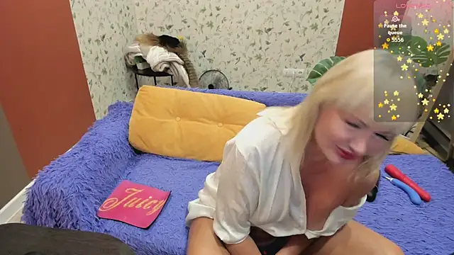 FlirtyMary Webcam show