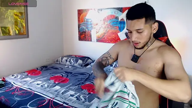 EvanVelvet: вебкам-шоу