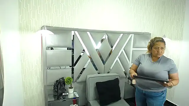 Webkamerová show MonzerratBoyer