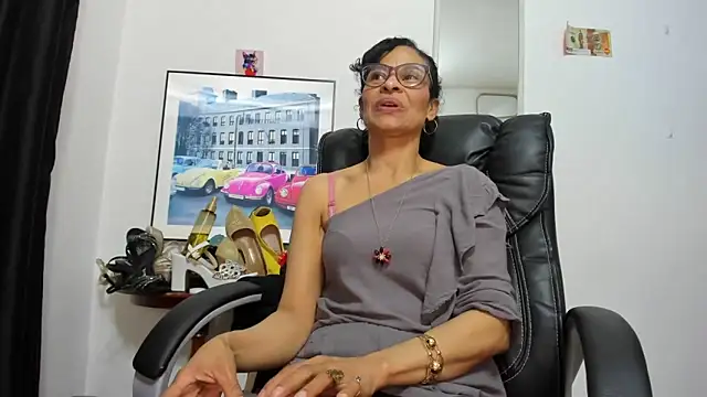 Aries_Mature 网络视讯表演