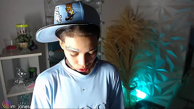 Jonesliam23 Chat XXX in diretta