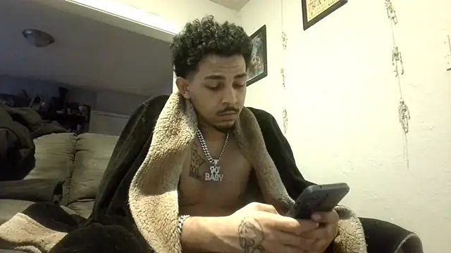 bigdickjojo69: онлайн-секс-чат