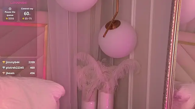 MollyHilton Chat XXX in diretta