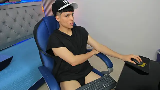 Živý XXX chat SamBlack_