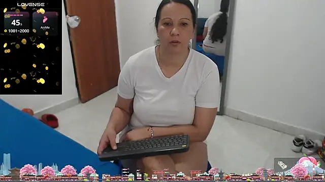 Laura_fox1のライブXXXチャット