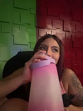 Emily-teen Live XXX-Chat