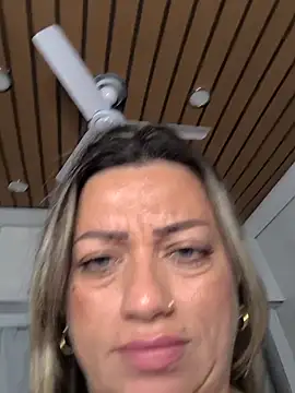 Chat +18 de NinaRicci1518 ao vivo