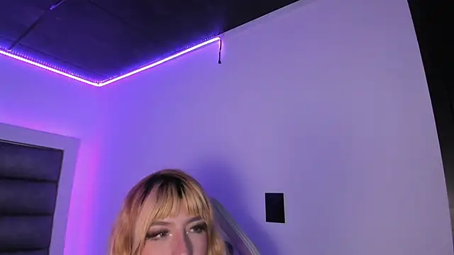 adhalee_js' Live XXX Chat