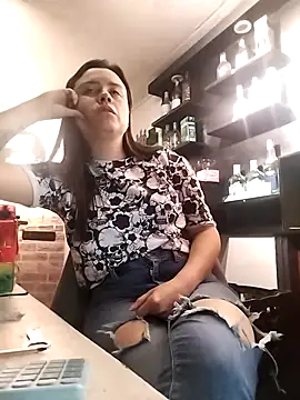 karlagiraldo198: απευθείας συνομιλία ΧΧΧ