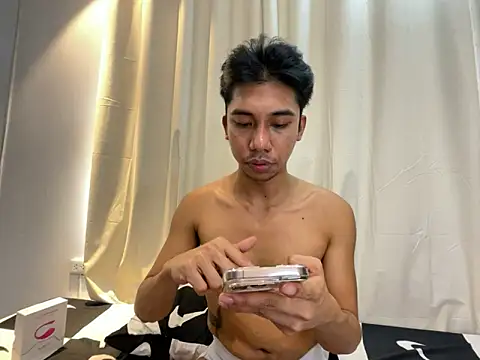 Ur_pinoyhotbrixのライブXXXチャット