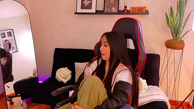 Czat XXX na żywo – EmmyEvans1