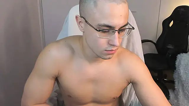 JacobBrat: διαδικτυακό σόου στην κάμερα