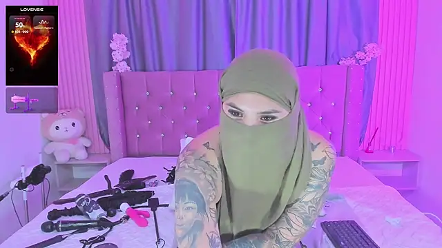 Nayla-Mouna: онлайн-секс-чат