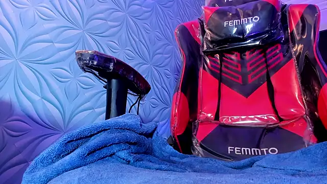 Milk_max_18 Webcam Show