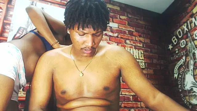 BlackAndAxel Chat XXX in diretta