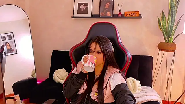 Chat XXX en directo de EmmyEvans1