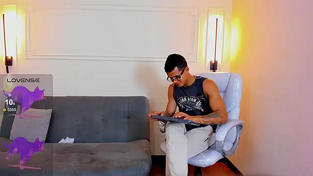 Paradise_boy_s Adlı Modelin Canlı XXX Sohbeti